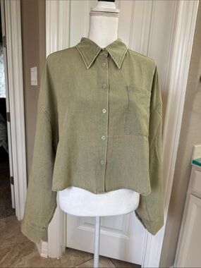 NWT Fate by LFD Olive Green Cropped Button-Down Lose FiT Shirt SZ Women’s LG